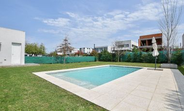 Casa en Venta City Bell 4 dormitorios