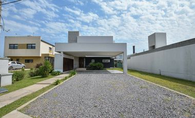 Casa en Venta City Bell 4 dormitorios
