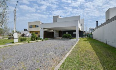 Casa en Venta City Bell 4 dormitorios