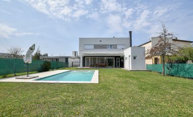 Casa en Venta City Bell 4 dormitorios