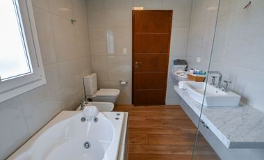 Casa en Venta City Bell 4 dormitorios
