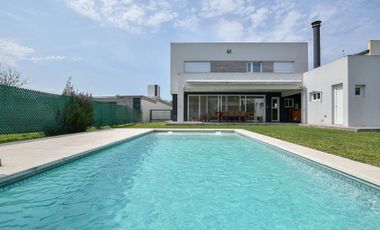 Casa en Venta City Bell 4 dormitorios