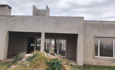 CASA EN CONSTRUCCIÓN EN VENTA EN BRAGADO