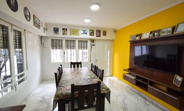 VENTA CASA 4 AMB CON QUINCHO Y COCHERA