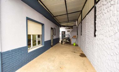VENTA CASA 4 AMB CON QUINCHO Y COCHERA