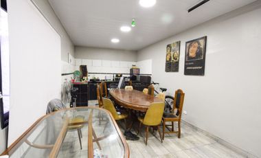 VENTA CASA 4 AMB CON QUINCHO Y COCHERA