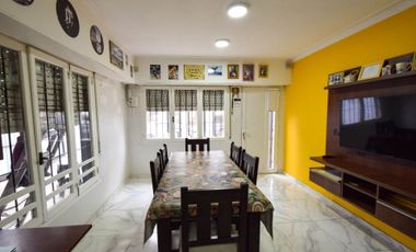 VENTA CASA 4 AMB CON QUINCHO Y COCHERA