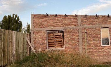 LOTE CON CASA A TERMINAR - GUAYMALLÉN