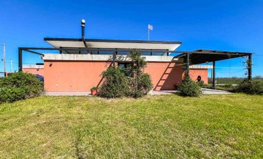 Casa 2 Dormitorios en Venta en Berisso con Pileta