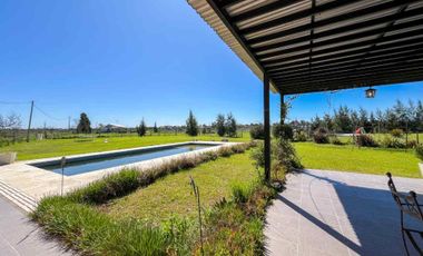 Casa 2 Dormitorios en Venta en Berisso con Pileta