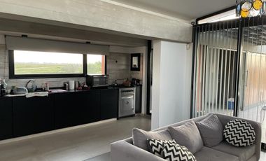Casa 2 Dormitorios en Venta en Berisso con Pileta