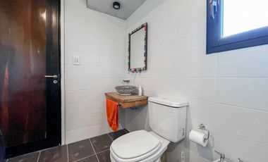 Casa 2 Dormitorios en Venta en Berisso con Pileta