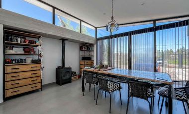 Casa 2 Dormitorios en Venta en Berisso con Pileta