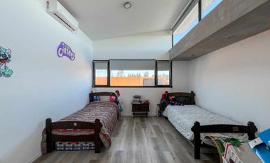 Casa 2 Dormitorios en Venta en Berisso con Pileta