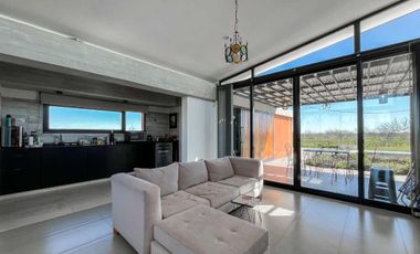 Casa 2 Dormitorios en Venta en Berisso con Pileta