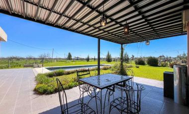 Casa 2 Dormitorios en Venta en Berisso con Pileta