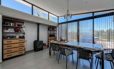 Casa 2 Dormitorios en Venta en Berisso con Pileta