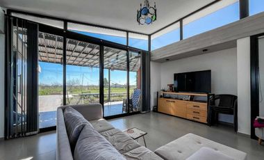 Casa 2 Dormitorios en Venta en Berisso con Pileta