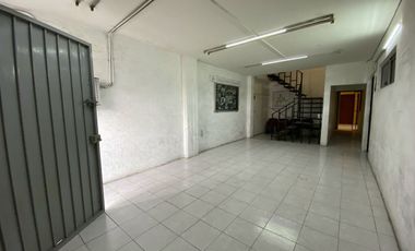 EDIFICIO  VENTA, LOS REYES IXTALACA, USO DE SUELO SERVICIOS Y COMERCIAL EN AV.