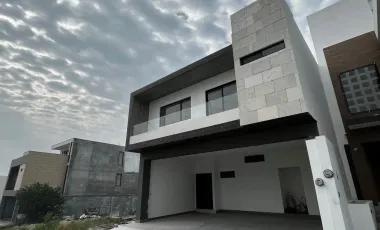 Casa en venta en Santoral, García, Nuevo León