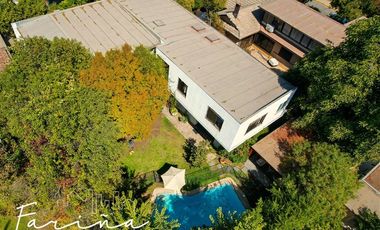 Casa en Venta en Casa ubicada en calle Joaquin Cerda, entre Luis Pasteur y Av Manquehue Norte