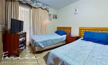Casa en Venta en Casa ubicada en calle Joaquin Cerda, entre Luis Pasteur y Av Manquehue Norte