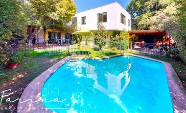 Casa en Venta en Casa ubicada en calle Joaquin Cerda, entre Luis Pasteur y Av Manquehue Norte