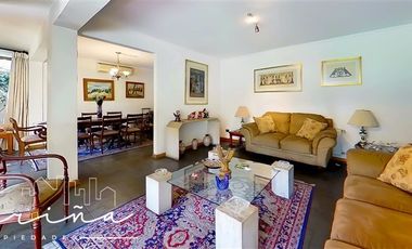 Casa en Venta en Casa ubicada en calle Joaquin Cerda, entre Luis Pasteur y Av Manquehue Norte
