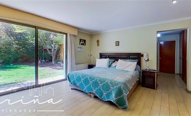 Casa en Venta en Casa ubicada en calle Joaquin Cerda, entre Luis Pasteur y Av Manquehue Norte