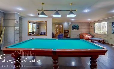 Casa en Venta en Casa ubicada en calle Joaquin Cerda, entre Luis Pasteur y Av Manquehue Norte
