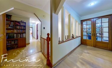 Casa en Venta en Casa ubicada en calle Joaquin Cerda, entre Luis Pasteur y Av Manquehue Norte