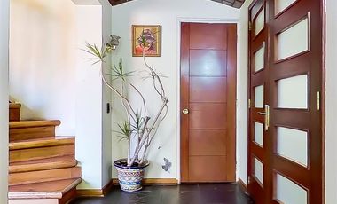 Casa en Venta en Casa ubicada en calle Joaquin Cerda, entre Luis Pasteur y Av Manquehue Norte