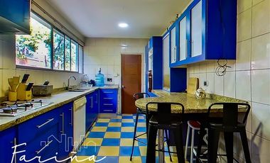 Casa en Venta en Casa ubicada en calle Joaquin Cerda, entre Luis Pasteur y Av Manquehue Norte