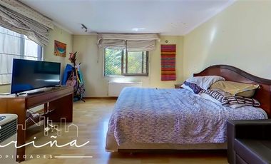 Casa en Venta en Casa ubicada en calle Joaquin Cerda, entre Luis Pasteur y Av Manquehue Norte