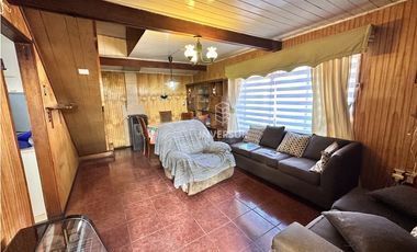 AMPLIA CASA HABITACIONAL O COMERCIAL EN VILLA DON MAX VALDIVIA