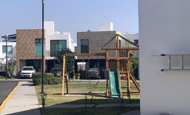 CASA AMUEBLADA EN RENTA EN LA VISTA