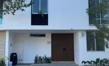 CASA EN VENTA EN PRIVANZA