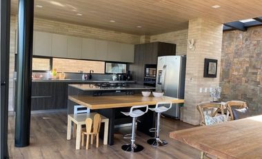 Casa para Arriendo en Medellín Alto de Palmas