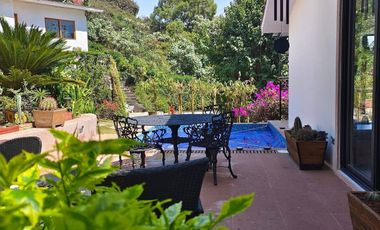 ¡Casa moderna con jacuzzi y vistas espectaculares en Tepoztlán!