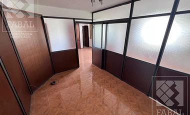 Oficina venta Centro, 41 m2 con recepción, 2 privados, cocina y baño