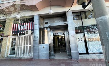 Oficina venta Centro, 41 m2 con recepción, 2 privados, cocina y baño