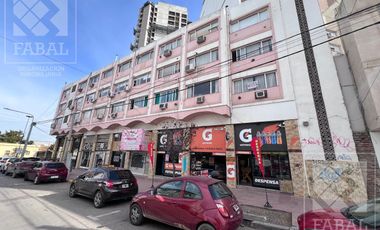 Oficina venta Centro, 41 m2 con recepción, 2 privados, cocina y baño