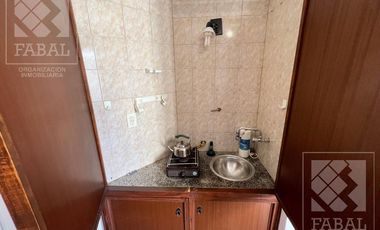 Oficina venta Centro, 41 m2 con recepción, 2 privados, cocina y baño