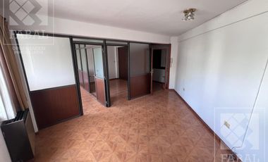 Oficina venta Centro, 41 m2 con recepción, 2 privados, cocina y baño