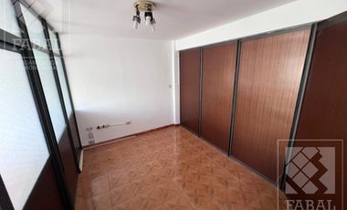Oficina venta Centro, 41 m2 con recepción, 2 privados, cocina y baño
