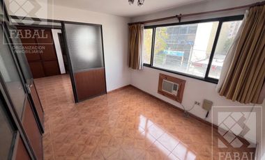 Oficina venta Centro, 41 m2 con recepción, 2 privados, cocina y baño