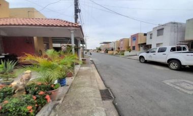 VIVIENDA UNIFAMILIAR EN URB. LOMA GRANDE, SECTOR STA. CICILIA, LOS RÍOS-VENTANAS