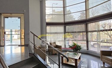 Venta Excelente Piso 5 Amb. en R. Mejía  
