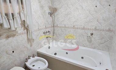 Venta Excelente Piso 5 Amb. en R. Mejía  
