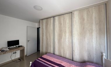 VENDE CASA GERENCIAL B°  MANZANOS - 3 DORMITORIOS